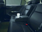 Centre seat cup holder for the passengers