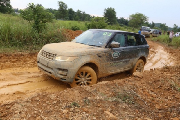 Mud and ruts don't stop a Range Rover Sport