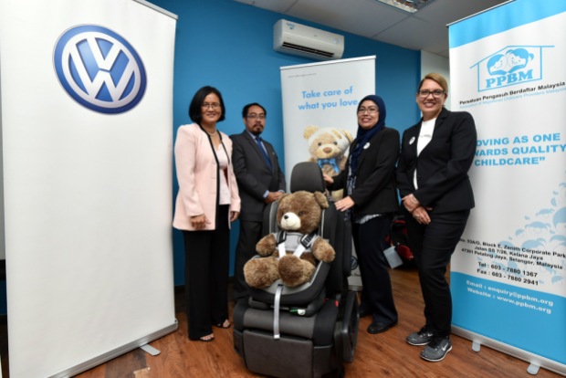 VW Sumbang 200 Unit Kerusi Kanak-kanak